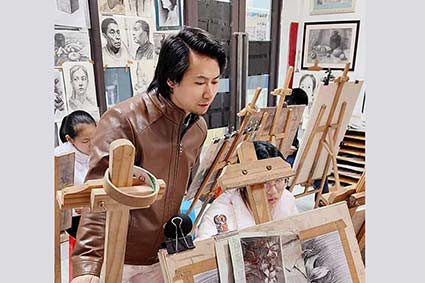 珠海市海平线书画院王海平老师正在授课 中国书画家研究会会员