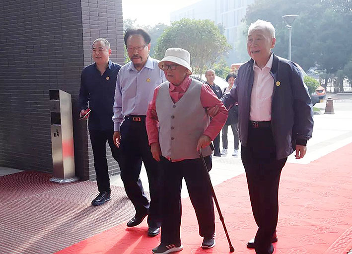 老红军，老革命家 王茜萍奶奶 关心青少年